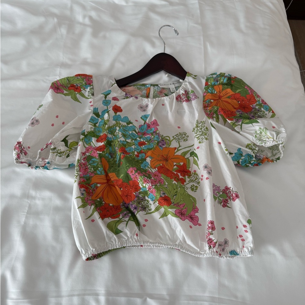 Chelsea and Theodore Floral Puff Sleeve Top S - Picture 4 of 6